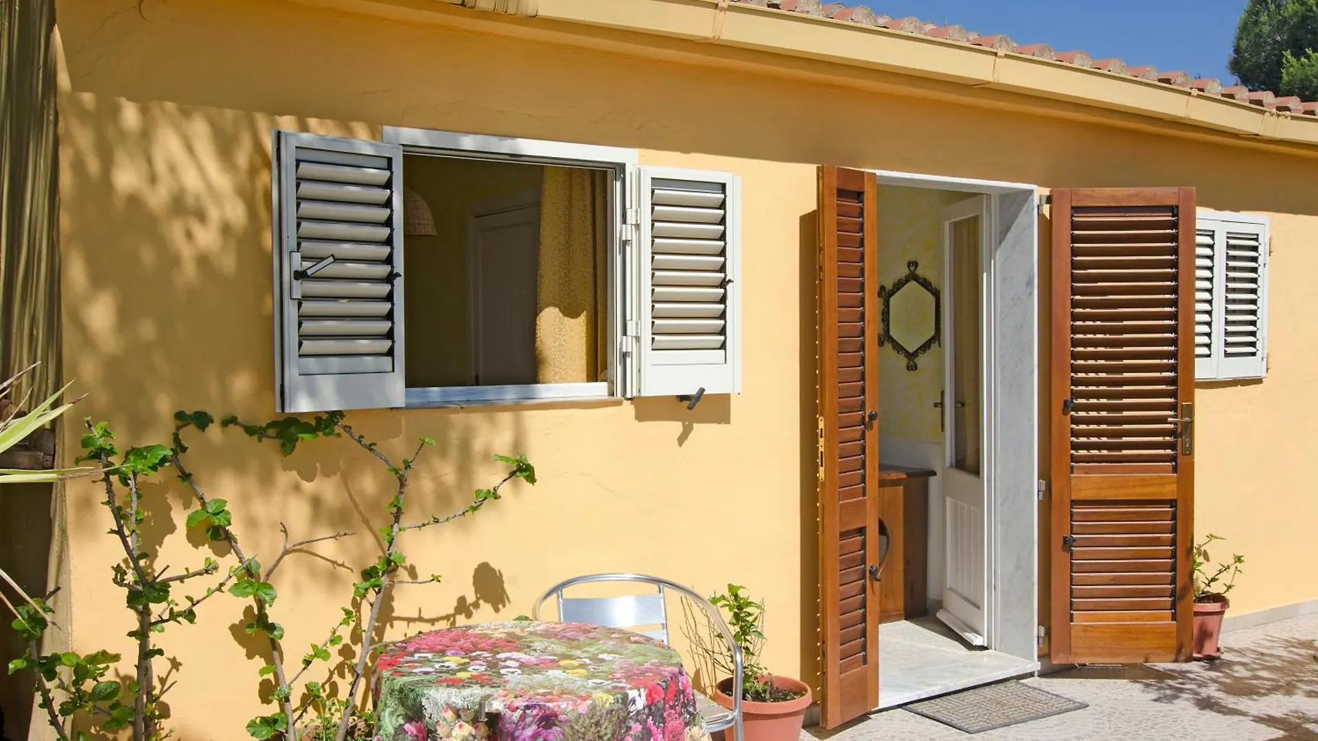 Hotel Paola Carloforte   Carloforte (Isola di San Pietro)